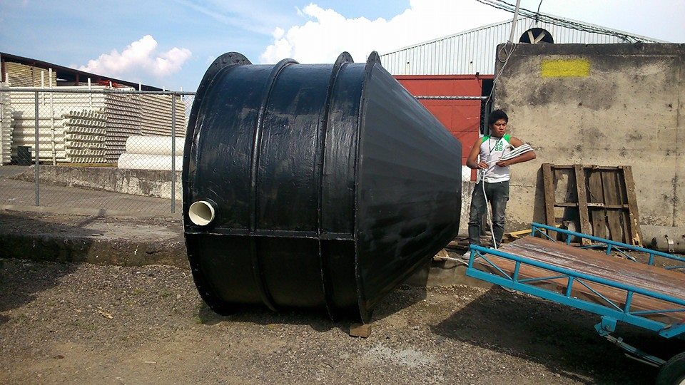 Biodigestor fabricado en fibra de vidrio.