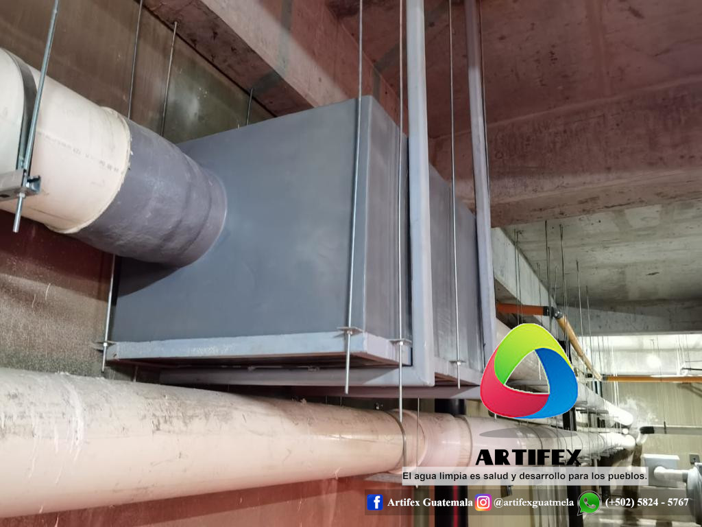 El plástico refozado con fibra de vidrio tiene diversas aplicaciónes cotidianas, entre ellas, muchas relacionadas a la construcción.