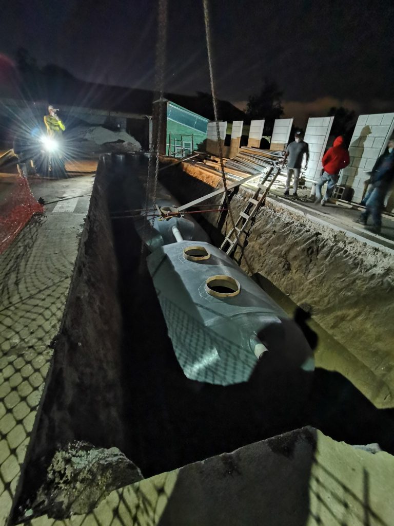 Planta de tratamiento de aguas residuales construida en fibra de vidrio