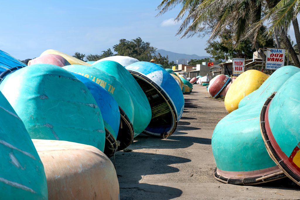 Embarcaciones fabricadas con fibra de vidrio.